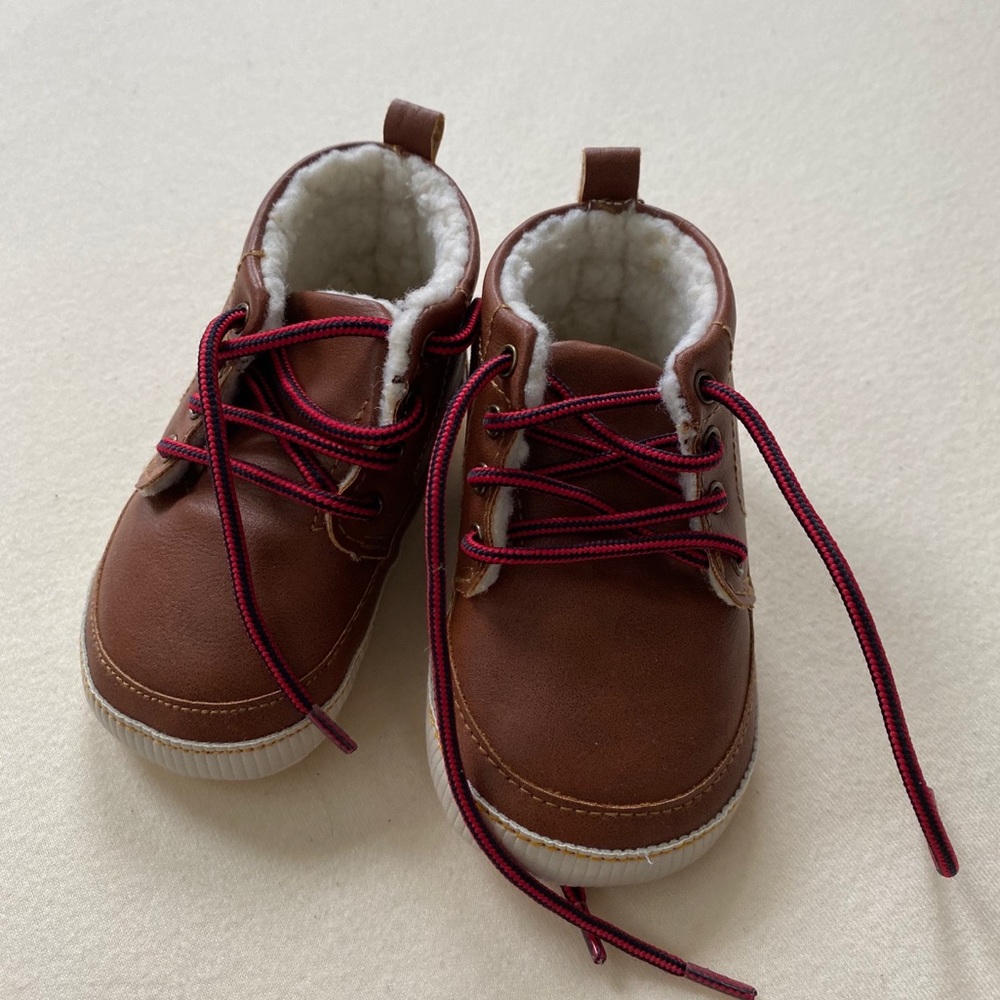 GAP baby shearling boots - 6-12M